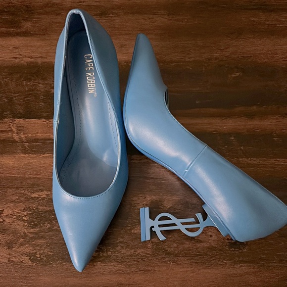 Cape Robbin Heels - Picture 1 of 1